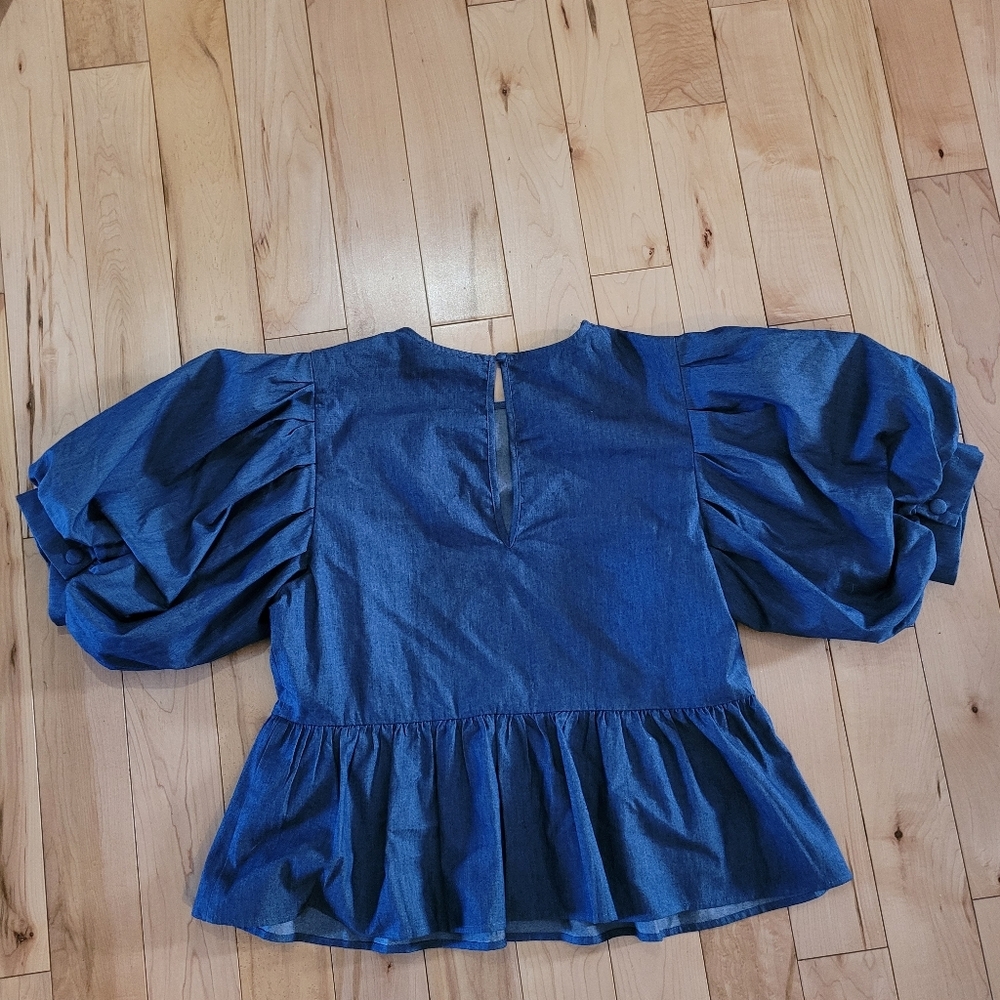 Selected Femme women's size medium (I believe) puffed sleeved top - Picture 3 of 7